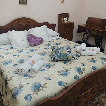 Zu Pippo'S House Apartment Catania Bagian luar foto