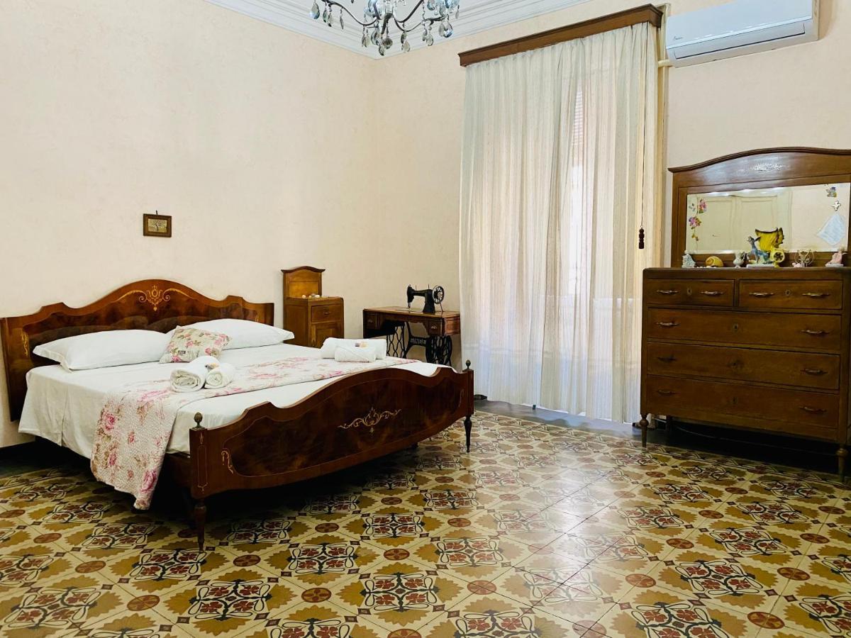Zu Pippo'S House Apartment Catania Bagian luar foto